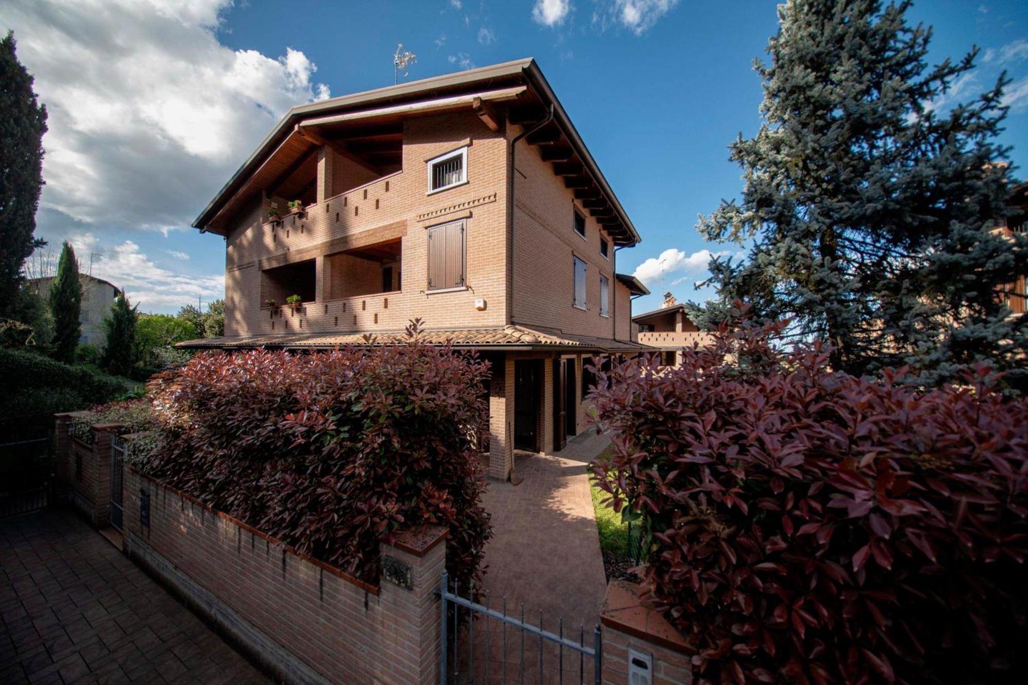 Jacuzzi Apartment In Italian Villa, Wi-Fi & Garden Sassuolo - Maranello Casalgrande Bagian luar foto