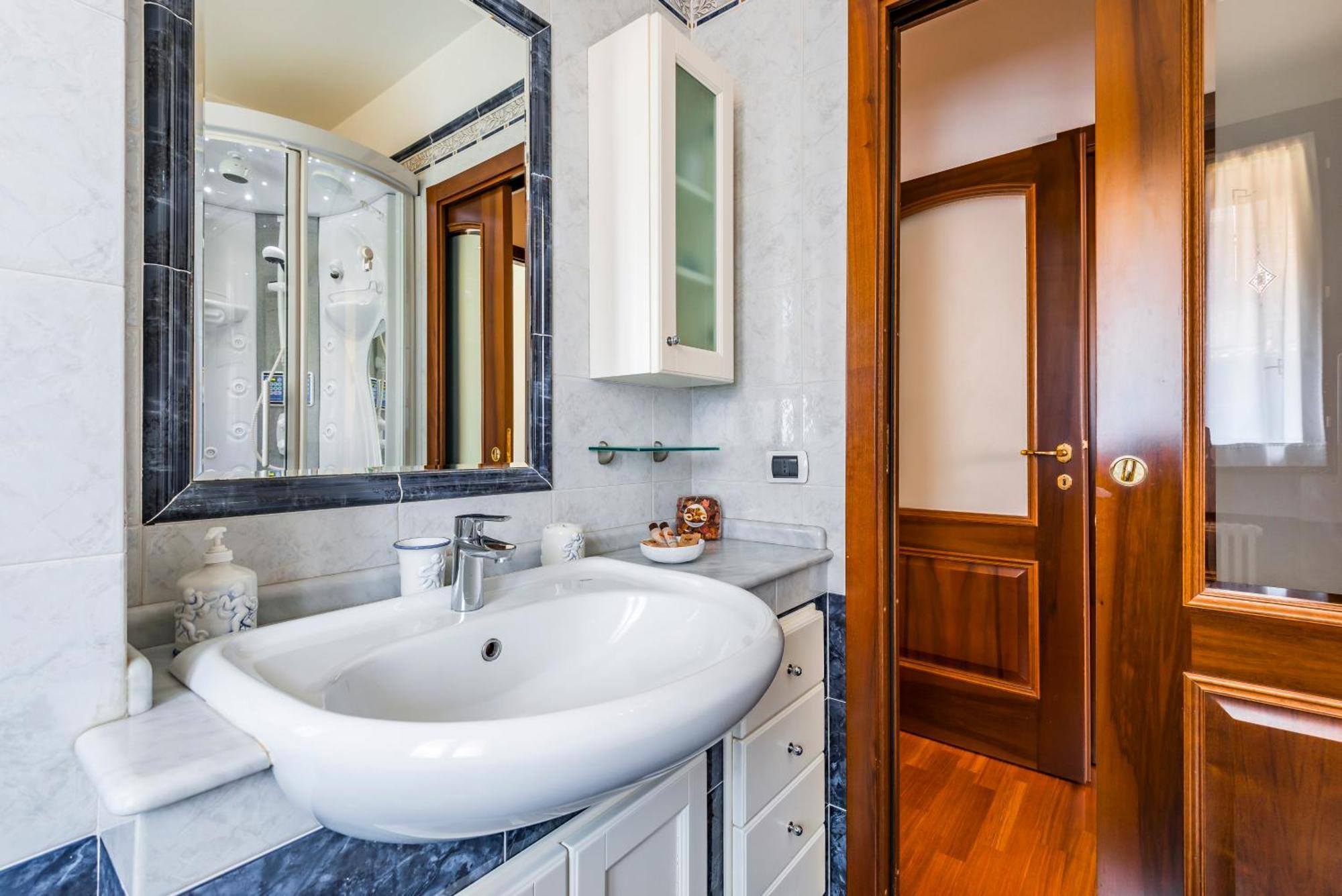 Jacuzzi Apartment In Italian Villa, Wi-Fi & Garden Sassuolo - Maranello Casalgrande Bagian luar foto