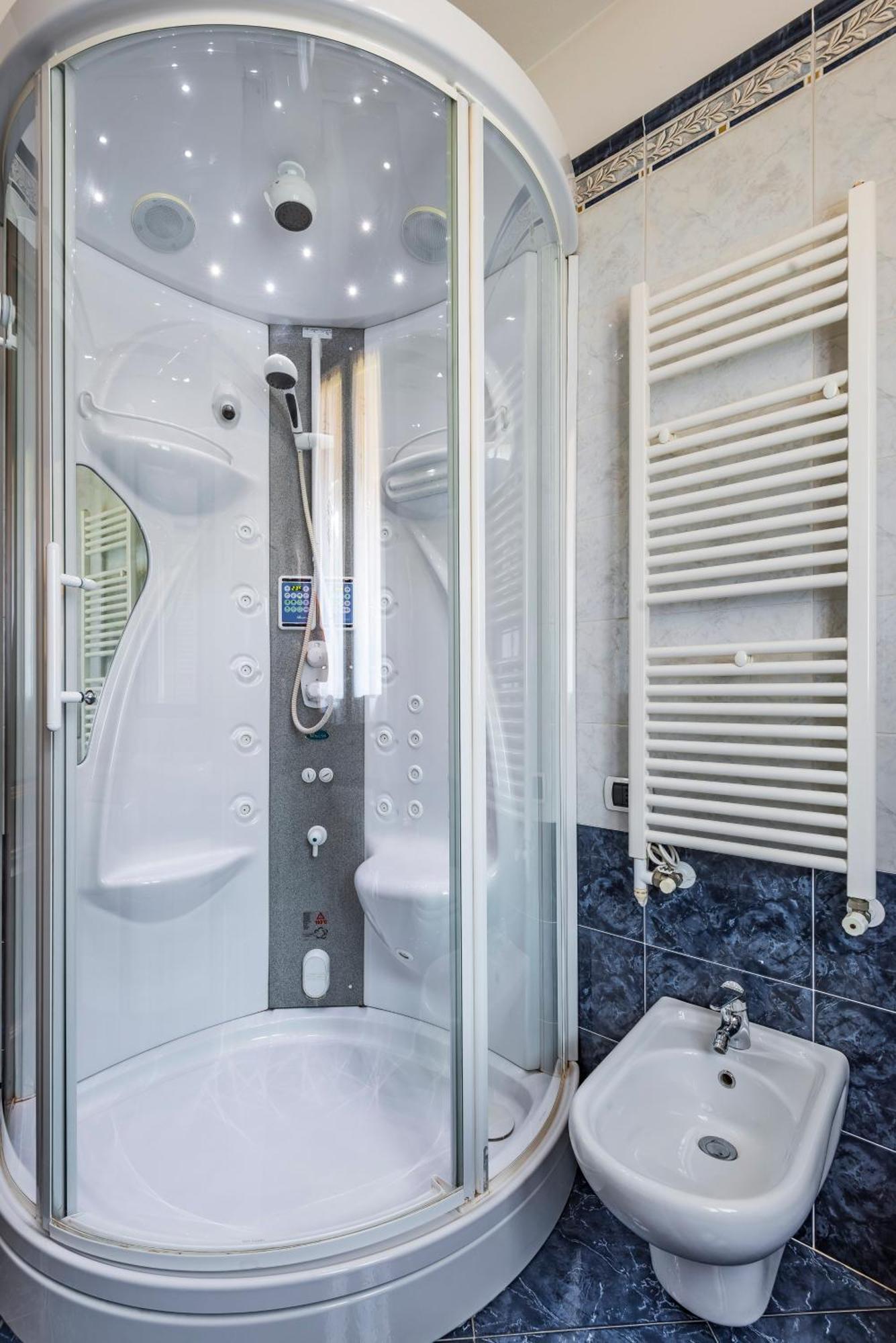 Jacuzzi Apartment In Italian Villa, Wi-Fi & Garden Sassuolo - Maranello Casalgrande Bagian luar foto