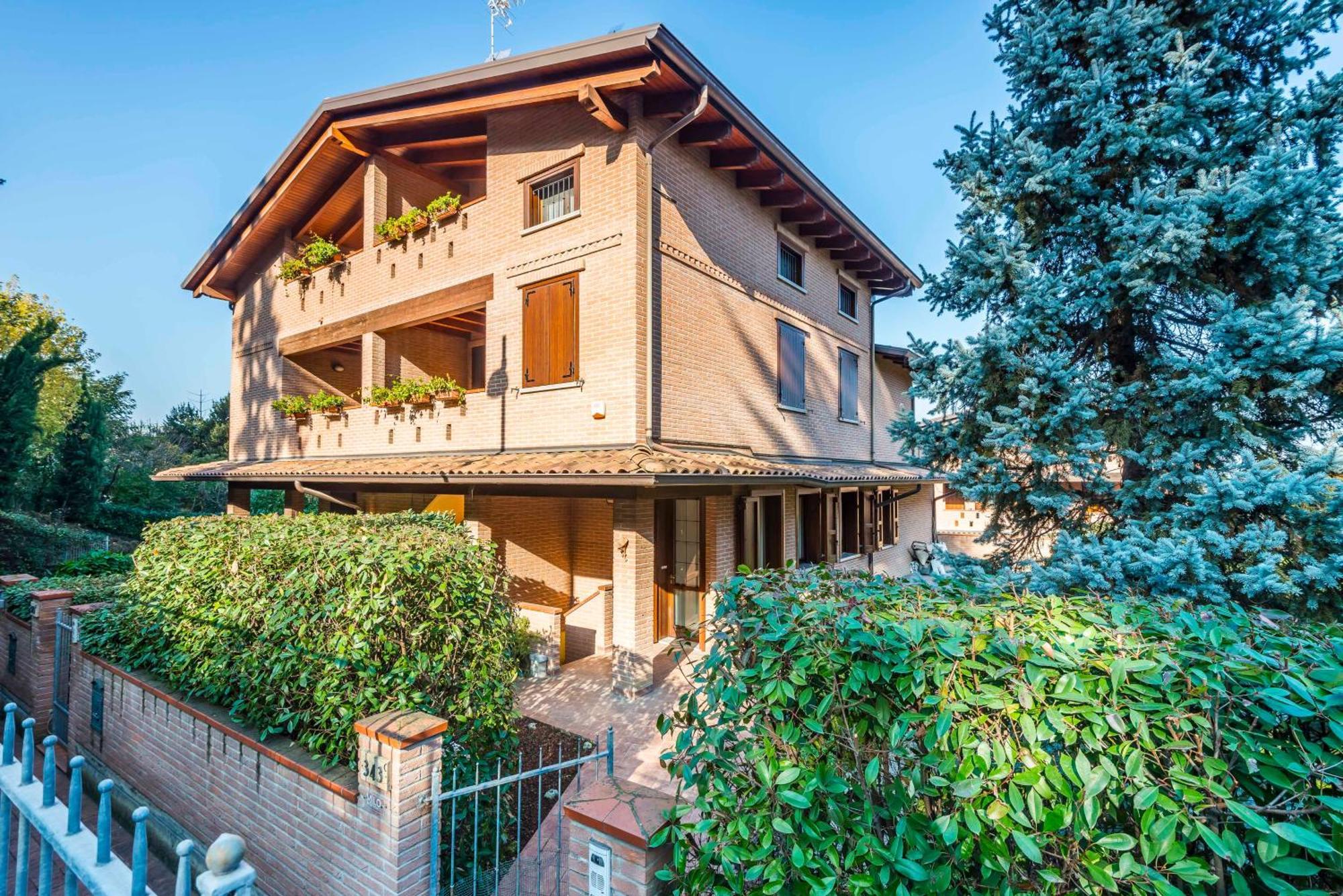 Jacuzzi Apartment In Italian Villa, Wi-Fi & Garden Sassuolo - Maranello Casalgrande Bagian luar foto