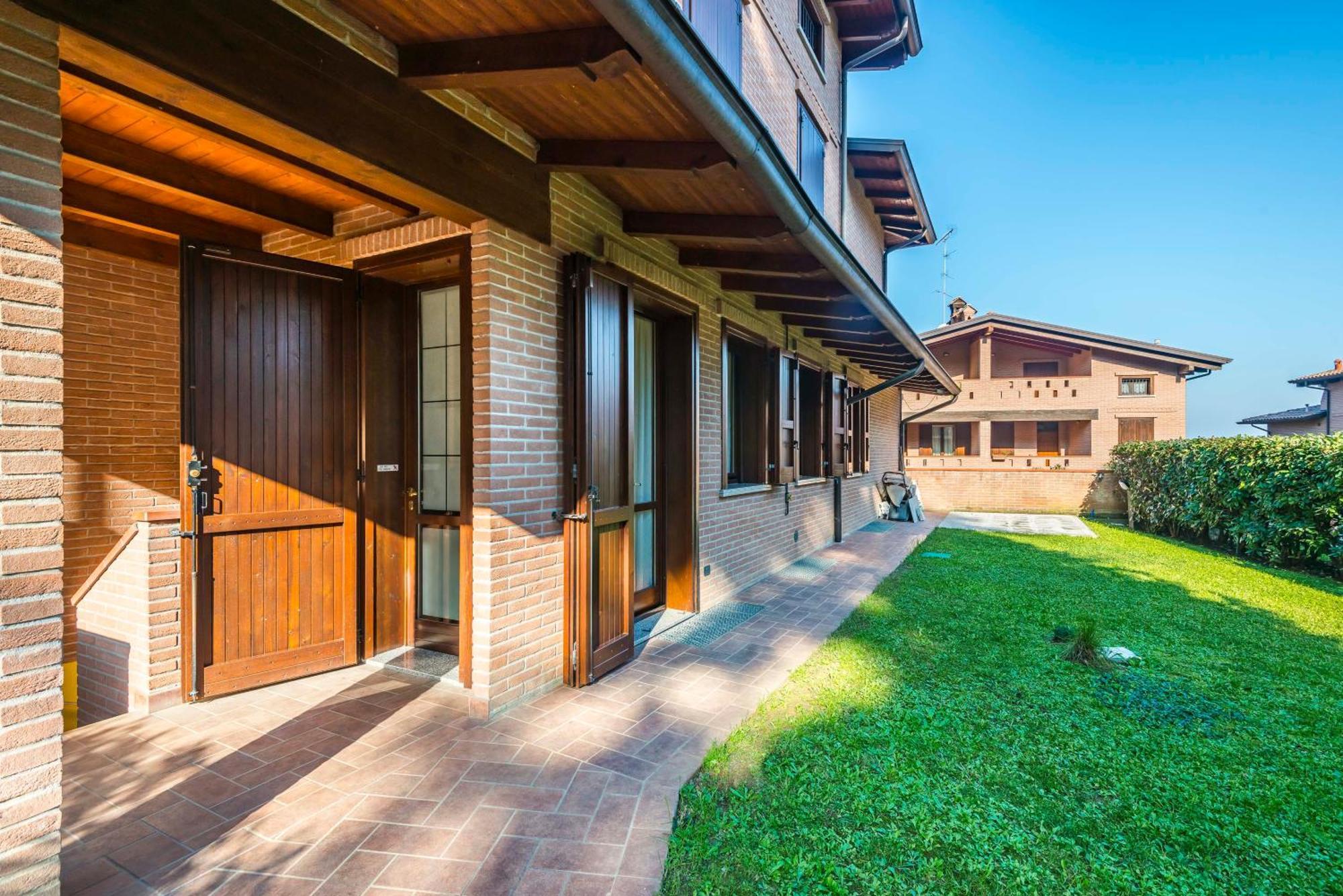 Jacuzzi Apartment In Italian Villa, Wi-Fi & Garden Sassuolo - Maranello Casalgrande Bagian luar foto