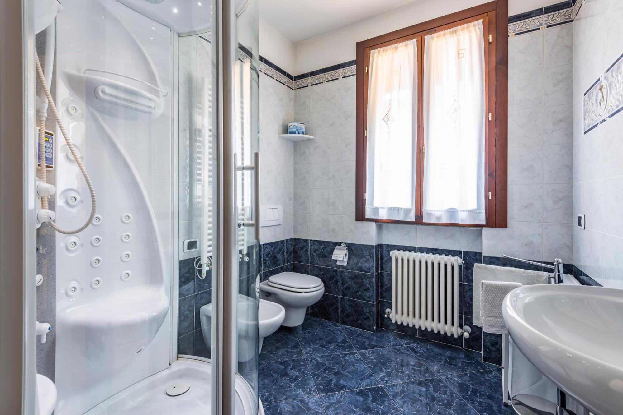 Jacuzzi Apartment In Italian Villa, Wi-Fi & Garden Sassuolo - Maranello Casalgrande Bagian luar foto